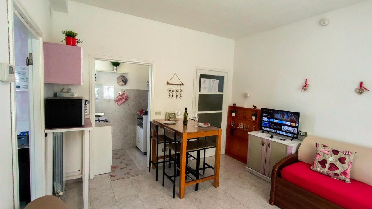 Sweetheart Apartment ブスト・アルシーツィオ エクステリア 写真